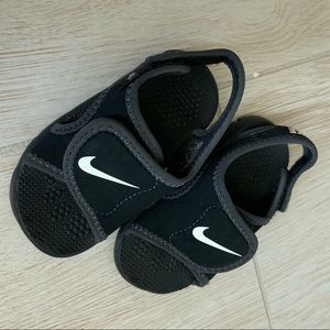 Toddler Nike sandals size 5c